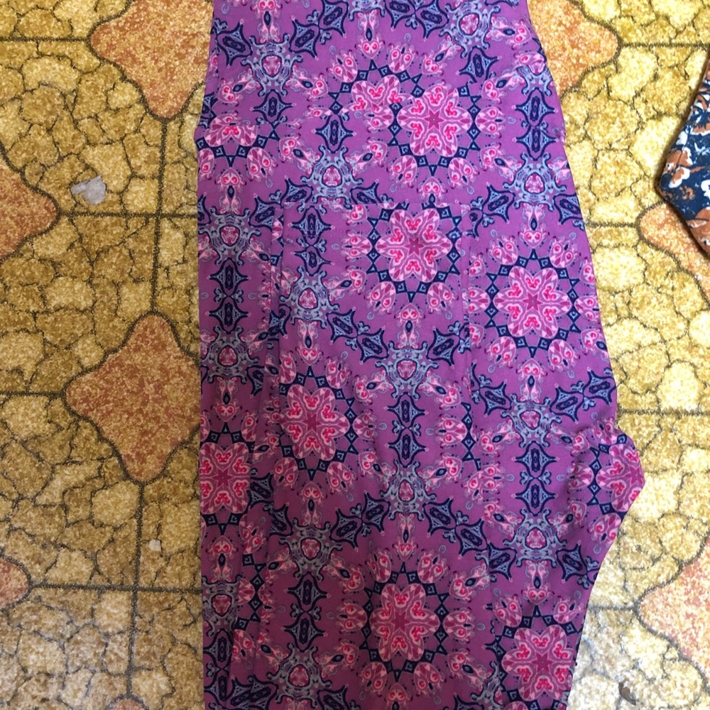 LuLaRoe TC Purple Paisley leggings